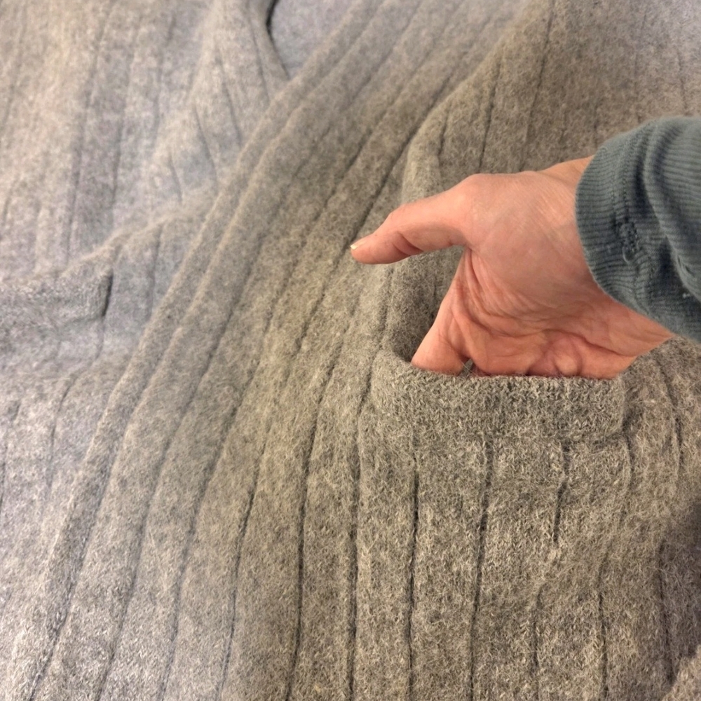 Lunya Superfine Alpaca Wool  Wrap Shawl Poncho Sweater ONE SIZE. - Picture 8 of 8